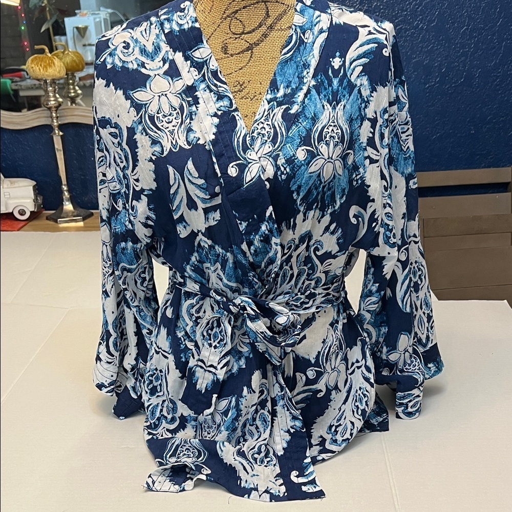 HAUTE HIPPIE DEMASK PRINT BELTED KIMONO COVER UP BLUE & WHITE RAYON SIZE SMALL